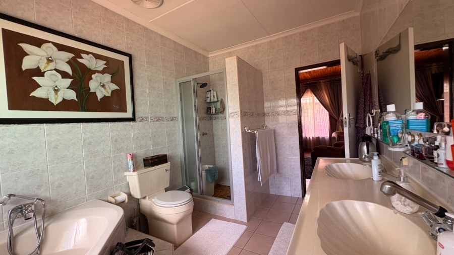 4 Bedroom Property for Sale in Flamwood North West